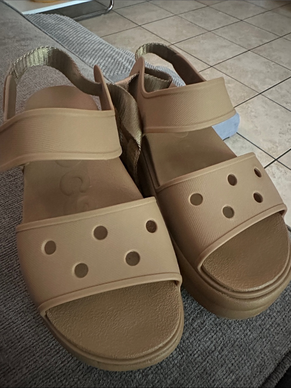 Crocs Soho Y-Strap Sandal Women's size 7 NWOT - Picture 5 of 6